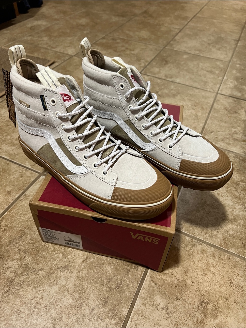 Vans MTE-2 Sk8-Hi Cornstalk/Marshmallow Suede Skate Sneakers Men’s Sz 9.5